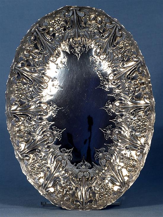 A Victorian silver oval strawberry dish, Length: 10”/256mm Width:7 ¼”/186mm Weight: 11.2oz/318grms